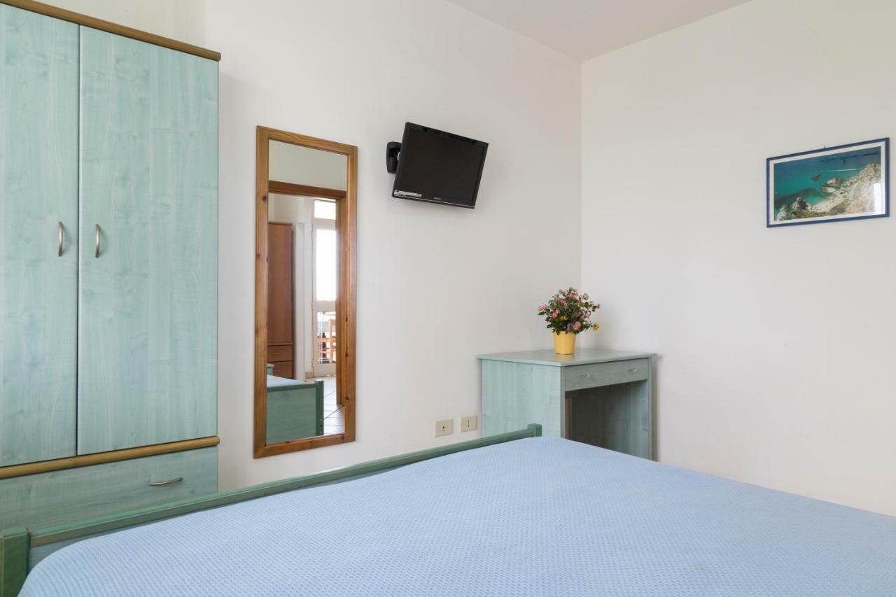 Happy Days Aparthotel Capo Vaticano Exteriör bild