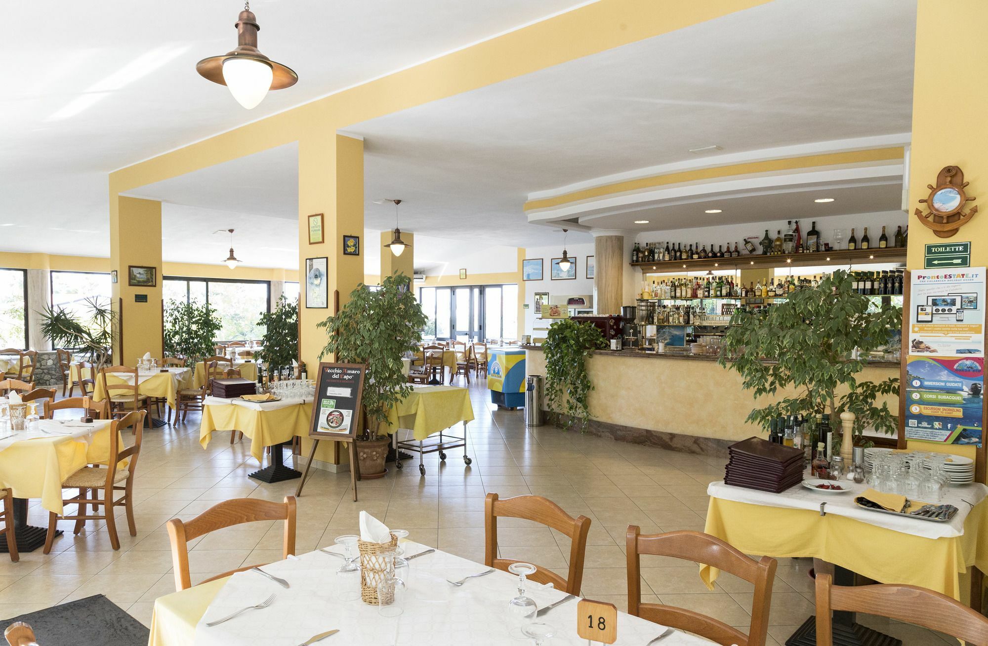 Happy Days Aparthotel Capo Vaticano Exteriör bild