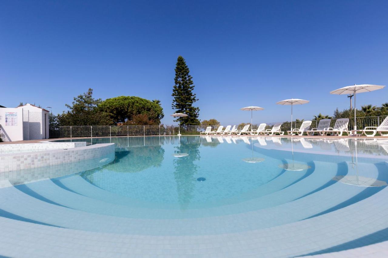 Happy Days Aparthotel Capo Vaticano Exteriör bild