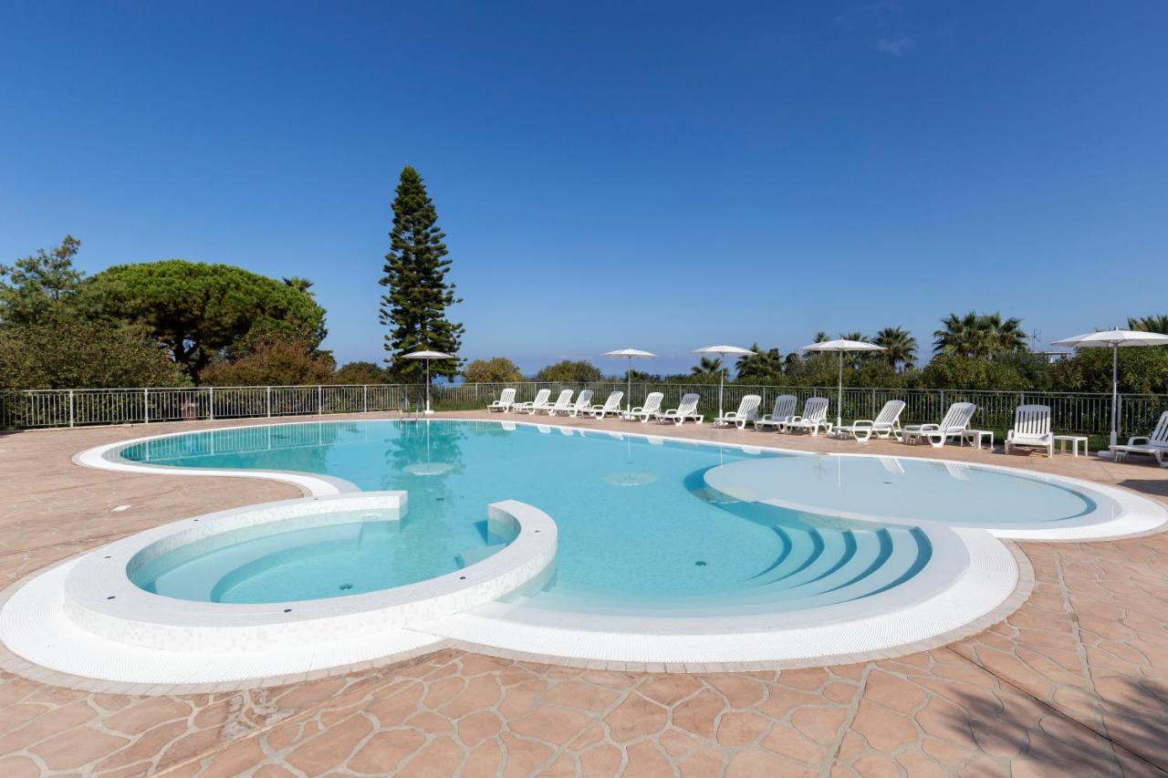 Happy Days Aparthotel Capo Vaticano Exteriör bild